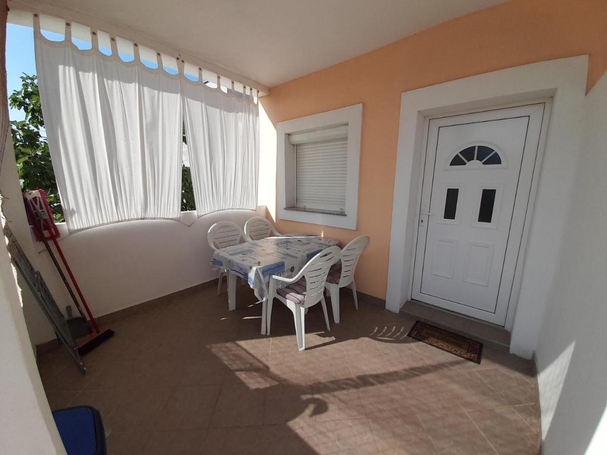 Apartmani Zana Pirovac Exterior foto