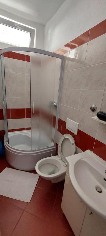 Apartmani Zana Pirovac Exterior foto