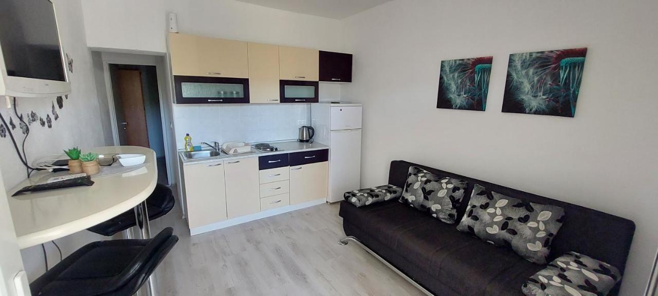 Apartmani Zana Pirovac Exterior foto
