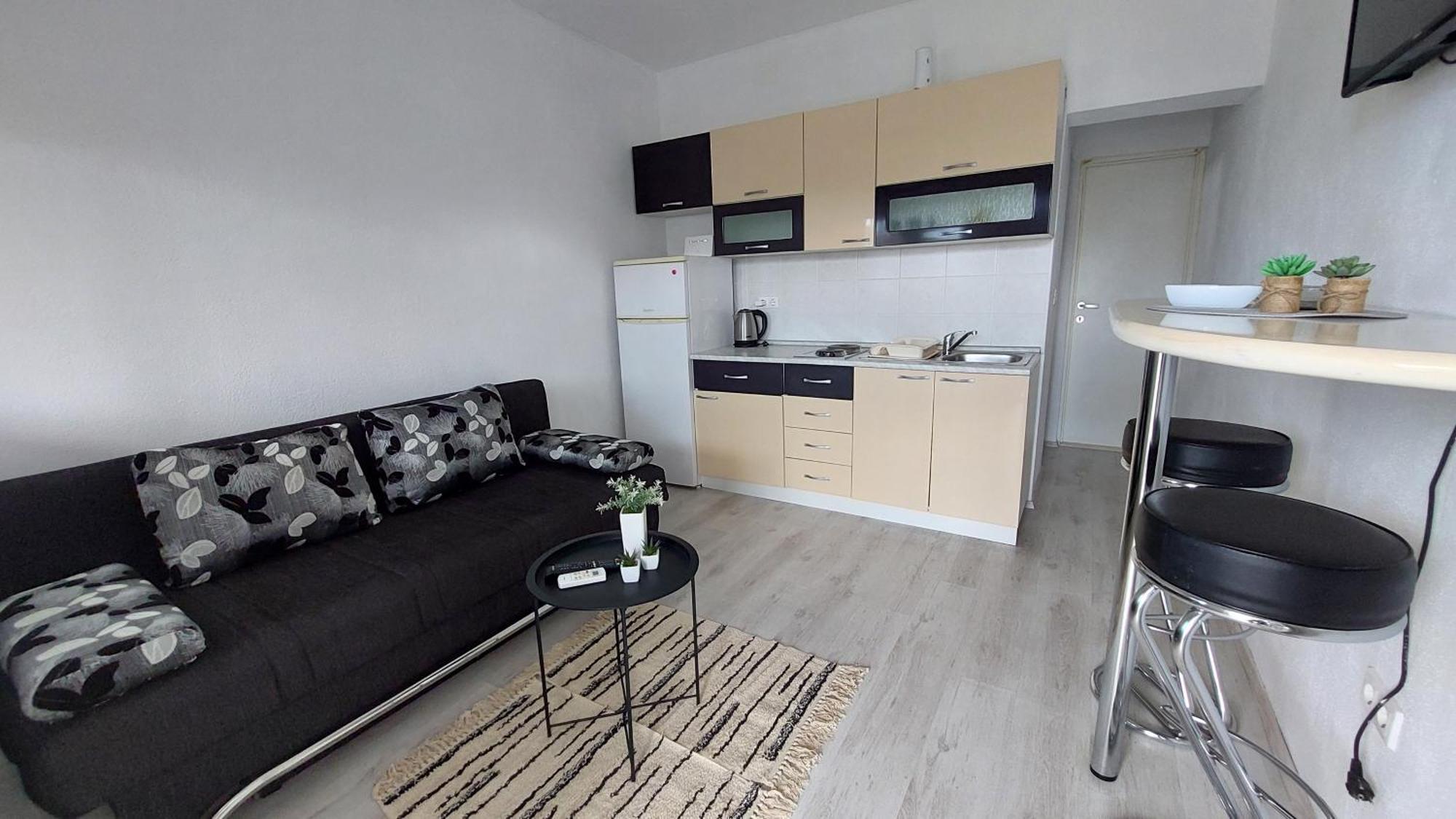 Apartmani Zana Pirovac Exterior foto